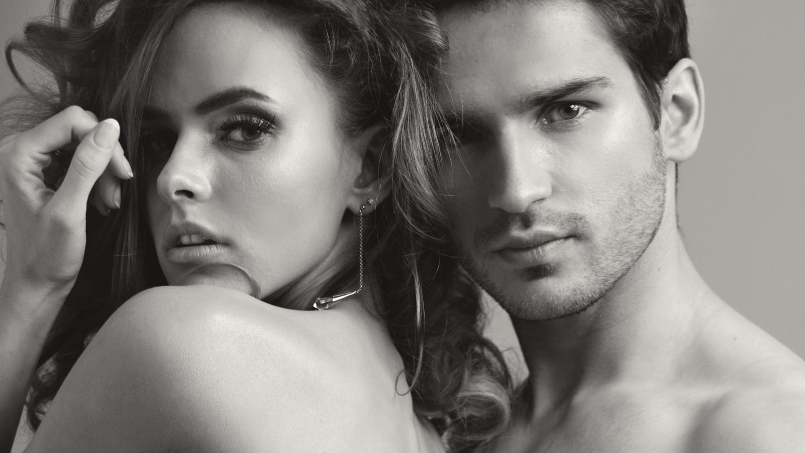 Black and white portrait of a creator couple